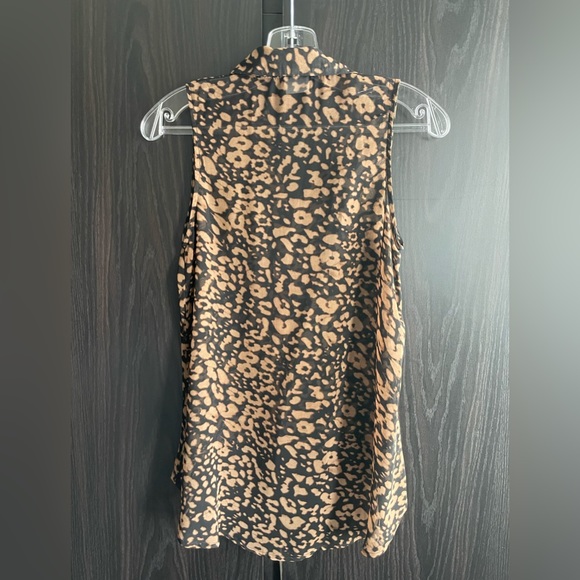 Sleeveless Button Down Blouse - Picture 2 of 2